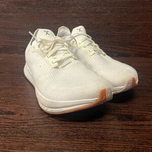 Flux Adapt Runners. Men's Shoes White size 10.